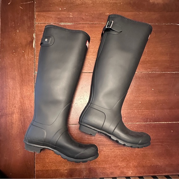 Hunter Tall Matte Black Rain Boots, size 8, with box - Picture 2 of 11